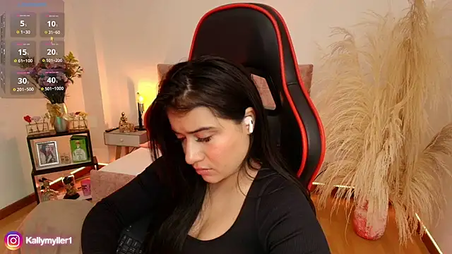 Snapshot of KallyMyller1 chatting on December 2024 10:07:02 PM KallyMyller1 online show from December 2024 10:07:02 PM