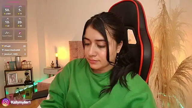 Snapshot of KallyMyller1 chatting on January 2025 10:24:01 PM KallyMyller1 online show from January 2025 10:24:01 PM