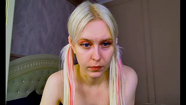 Snapshot of Evelyn_rabbit chatting on June 2026 07:44:01 AM Evelyn rabbit online show from June 2026 07:44:01 AM