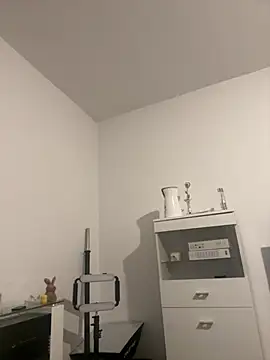 eleonoree online show from April 2026 10:52:01 PM