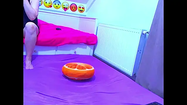 evehotty online show from April 2026 07:00:01 PM