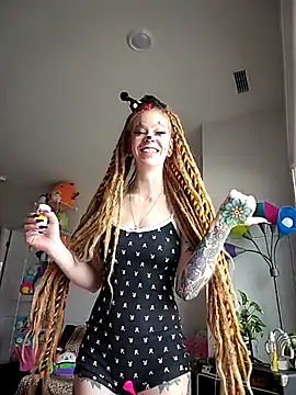 LucidLucy online show from November 2025 03:36:01 PM