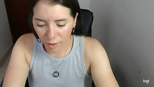 spicey latina online show from April 2026 08:39:01 PM