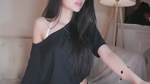 Snapshot of IsMiMi chatting on October 2025 07:32:01 PM IsMiMi online show from October 2025 07:32:01 PM