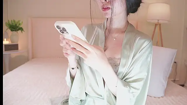 Snapshot of IsMiMi chatting on January 2026 11:32:02 PM IsMiMi online show from January 2026 11:32:02 PM