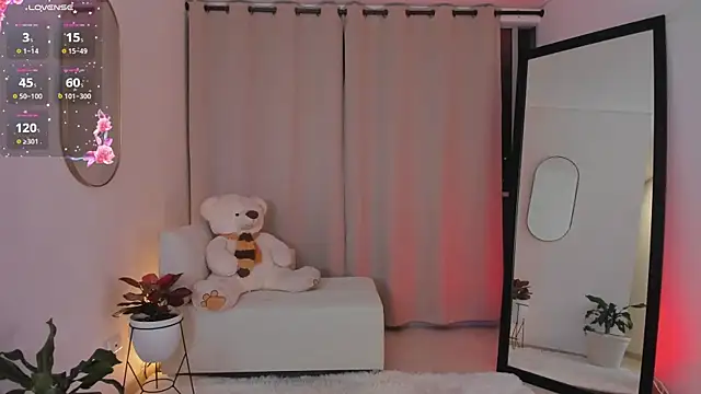 roxie gates  online show from November 2025 12:49:02 AM