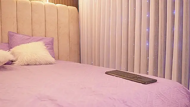 emyli sw  online show from December 2025 03:15:01 AM