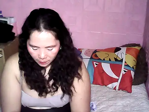 hotpusie 4u online show from October 2025 05:35:01 PM