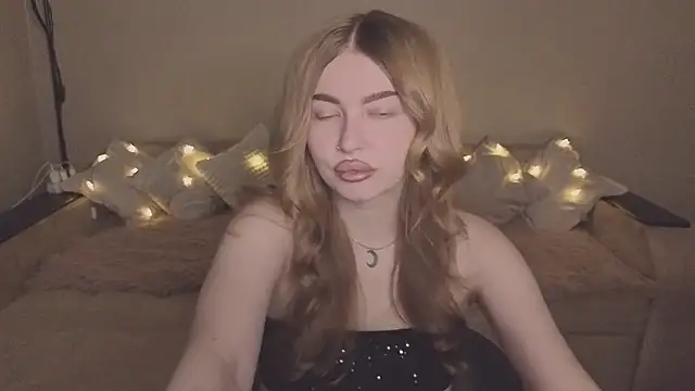 ViolettaLopez online show from November 2025 01:11:01 PM