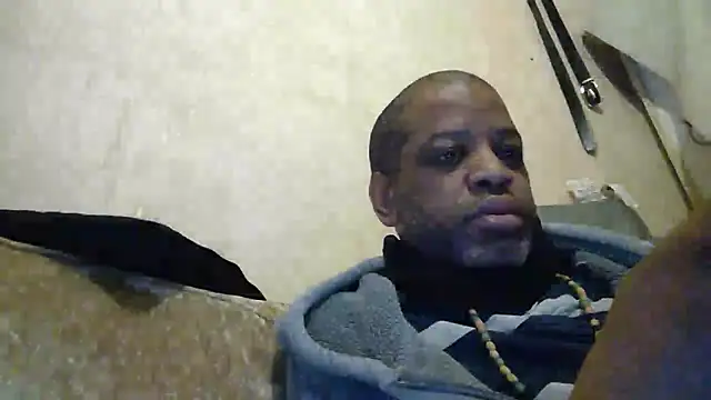 Snapshot of alfiebrown007 chatting on March 2025 01:37:02 AM alfiebrown007 online show from March 2025 01:37:02 AM