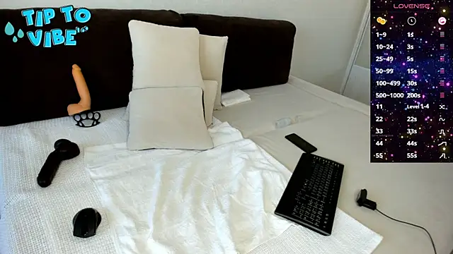 Snapshot of Smallnipples chatting on October 2025 06:27:02 AM Smallnipples online show from October 2025 06:27:02 AM