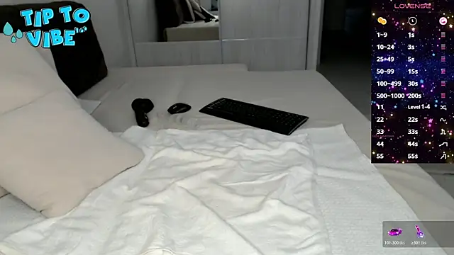 Snapshot of Smallnipples chatting on November 2025 09:31:02 AM Smallnipples online show from November 2025 09:31:02 AM