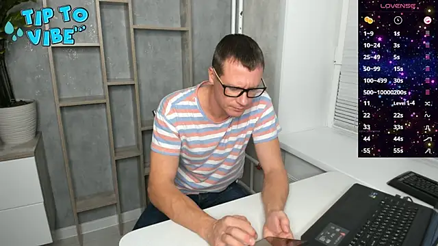 Snapshot of Smallnipples chatting on December 2025 05:30:01 PM Smallnipples online show from December 2025 05:30:01 PM