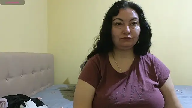 Snapshot of BBW_MILF_4U chatting on February 2025 06:40:01 AM BBW MILF 4U online show from February 2025 06:40:01 AM