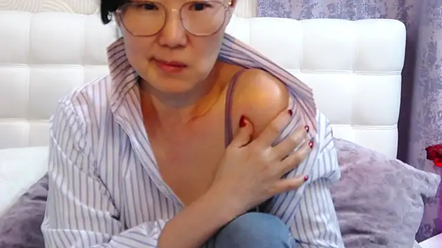 Snapshot of Asian_legs chatting on March 2025 01:45:01 PM Asian legs online show from March 2025 01:45:01 PM