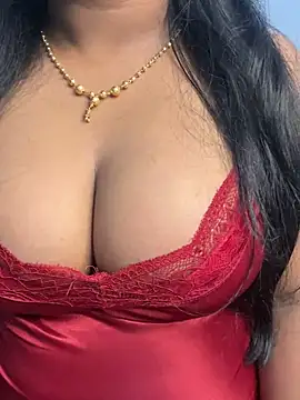 Snapshot of Dhiyapink chatting on December 2024 05:11:01 PM Dhiyapink online show from December 2024 05:11:01 PM