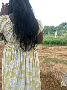 Snapshot of Dhiyapink chatting on December 2024 09:57:01 AM Dhiyapink online show from December 2024 09:57:01 AM