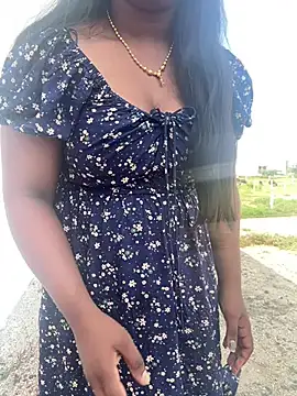 Snapshot of Dhiyapink chatting on December 2024 08:00:02 AM Dhiyapink online show from December 2024 08:00:02 AM