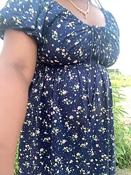 Snapshot of Dhiyapink chatting on December 2024 12:08:02 PM Dhiyapink online show from December 2024 12:08:02 PM