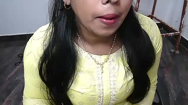 Snapshot of Dhiyapink chatting on December 2024 08:31:01 AM Dhiyapink online show from December 2024 08:31:01 AM