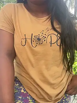 Snapshot of Dhiyapink chatting on January 2025 07:17:02 AM Dhiyapink online show from January 2025 07:17:02 AM