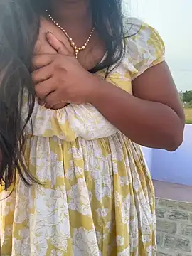 Snapshot of Dhiyapink chatting on January 2025 12:45:02 PM Dhiyapink online show from January 2025 12:45:02 PM