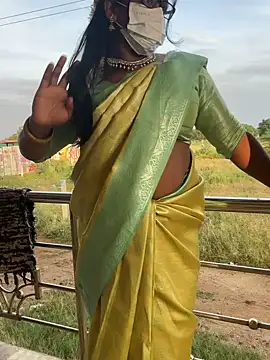 Snapshot of Dhiyapink chatting on January 2025 01:47:01 AM Dhiyapink online show from January 2025 01:47:01 AM