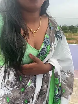 Snapshot of Dhiyapink chatting on January 2025 12:14:01 PM Dhiyapink online show from January 2025 12:14:01 PM