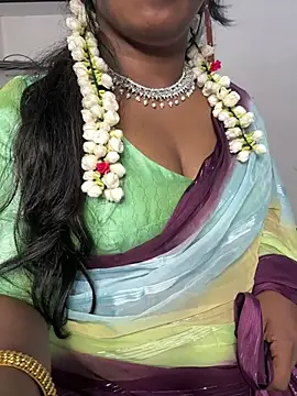 Snapshot of Dhiyapink chatting on January 2025 05:26:01 PM Dhiyapink online show from January 2025 05:26:01 PM