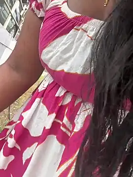 Snapshot of Dhiyapink chatting on January 2025 06:53:02 AM Dhiyapink online show from January 2025 06:53:02 AM