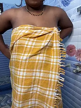 Snapshot of Dhiyapink chatting on February 2025 12:39:02 PM Dhiyapink online show from February 2025 12:39:02 PM