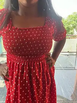 Snapshot of Dhiyapink chatting on March 2025 05:29:02 AM Dhiyapink online show from March 2025 05:29:02 AM