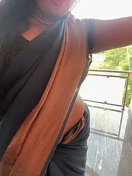 Snapshot of Dhiyapink chatting on March 2025 10:04:01 AM Dhiyapink online show from March 2025 10:04:01 AM