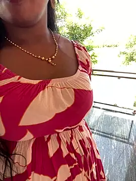 Snapshot of Dhiyapink chatting on March 2025 06:16:02 AM Dhiyapink online show from March 2025 06:16:02 AM