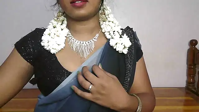 Snapshot of Dhiyapink chatting on March 2025 05:07:02 PM Dhiyapink online show from March 2025 05:07:02 PM