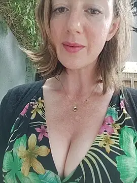 Snapshot of TopsyWilde chatting on January 2026 10:41:01 AM TopsyWilde online show from January 2026 10:41:01 AM