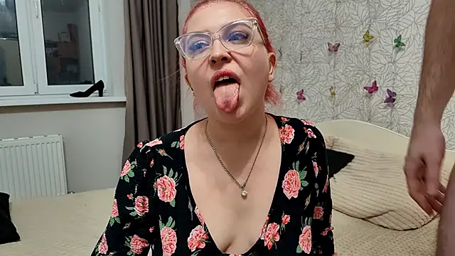 Snapshot of GenrikhBecca chatting on February 2025 03:38:02 PM GenrikhBecca online show from February 2025 03:38:02 PM