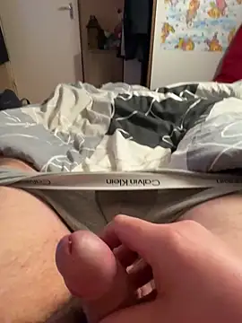 Snapshot of Tomi2244 chatting on December 2025 05:40:02 PM Tomi2244 online show from December 2025 05:40:02 PM