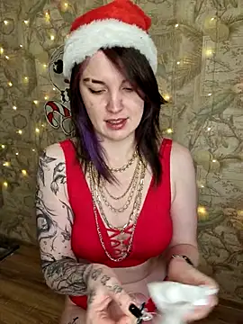 Snapshot of LazyTanukii chatting on December 2025 06:44:01 AM LazyTanukii online show from December 2025 06:44:01 AM