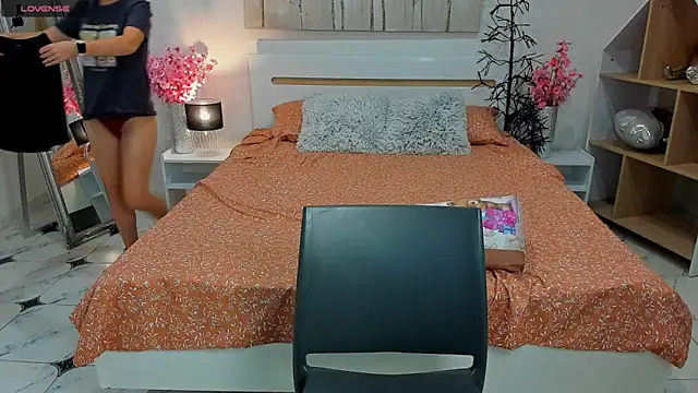 Snapshot of CharmedDoll chatting on September 2025 06:17:01 AM CharmedDoll online show from September 2025 06:17:01 AM