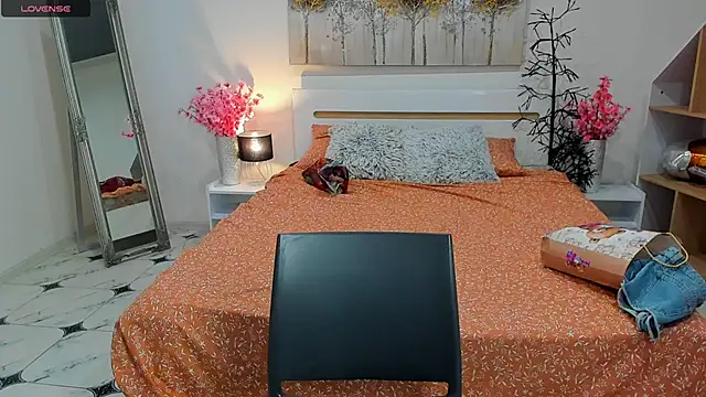 Snapshot of CharmedDoll chatting on October 2025 12:28:01 PM CharmedDoll online show from October 2025 12:28:01 PM