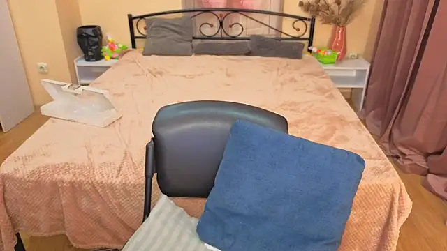 CharmedDoll online show from April 2026 12:27:01 PM