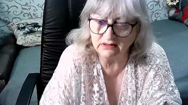 Snapshot of LolkaAlyss chatting on February 2025 08:31:01 AM LolkaAlyss online show from February 2025 08:31:01 AM