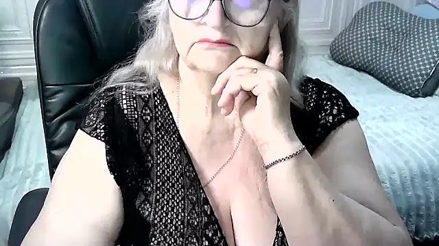 LolkaAlyss online show from April 2026 07:27:02 PM