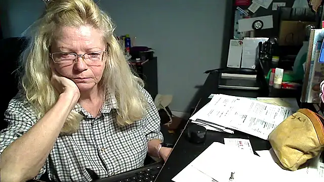 XTRAHORNYONE online show from May 2026 01:10:02 PM