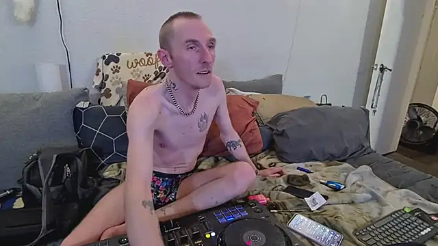 pyrowuff online show from November 2025 08:47:01 AM