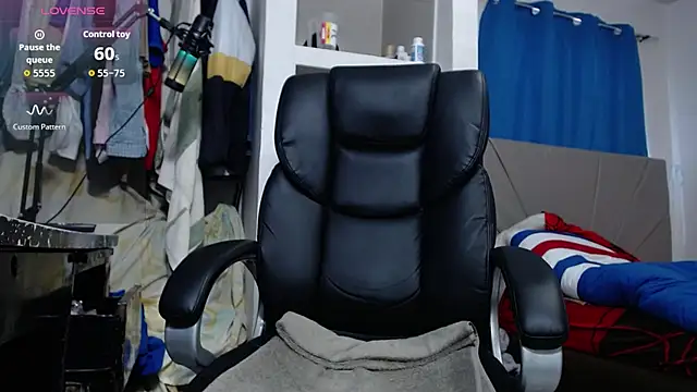 Snapshot of lewislamxxx_hot chatting on October 2025 08:27:02 PM lewislamxxx hot online show from October 2025 08:27:02 PM