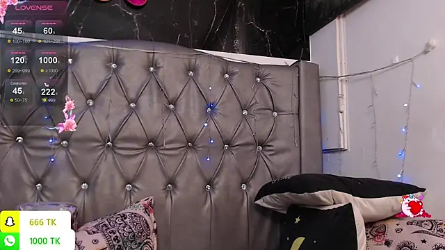 Snapshot of LAILAGUMMY chatting on April 2026 01:17:02 PM LAILAGUMMY online show from April 2026 01:17:02 PM