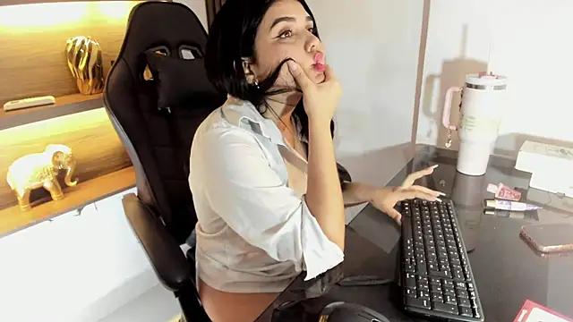 Snapshot of Maddysex_ chatting on March 2025 05:50:02 PM Maddysex online show from March 2025 05:50:02 PM