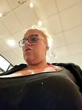 Snapshot of winniess40 chatting on February 2025 11:43:02 AM winniess40 online show from February 2025 11:43:02 AM